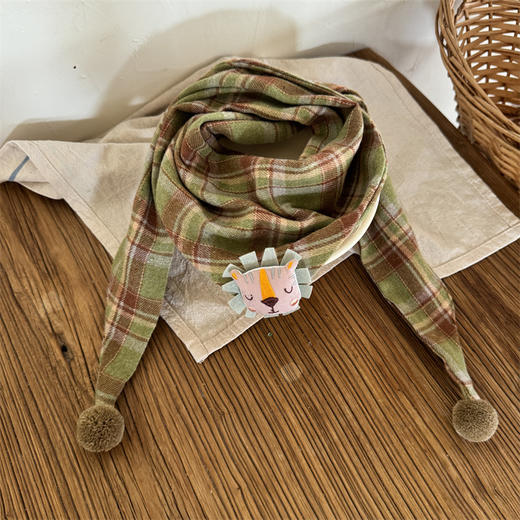 立减10【孩子的颈间系上这款饱满厚实、手感柔软的围巾】它不单亮丽、时尚，更是冬日里温暖体贴的陪伴。男女宝宝新款围脖ins韩版秋冬季男女童时尚格子加厚三角形，1-8岁儿童适用，多色可选！#异业福利 商品图7