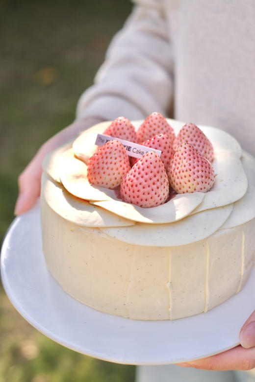 【粉玉香草布蕾】来自云南的粉玉草莓，搭配马达加斯加香草奶油 商品图0