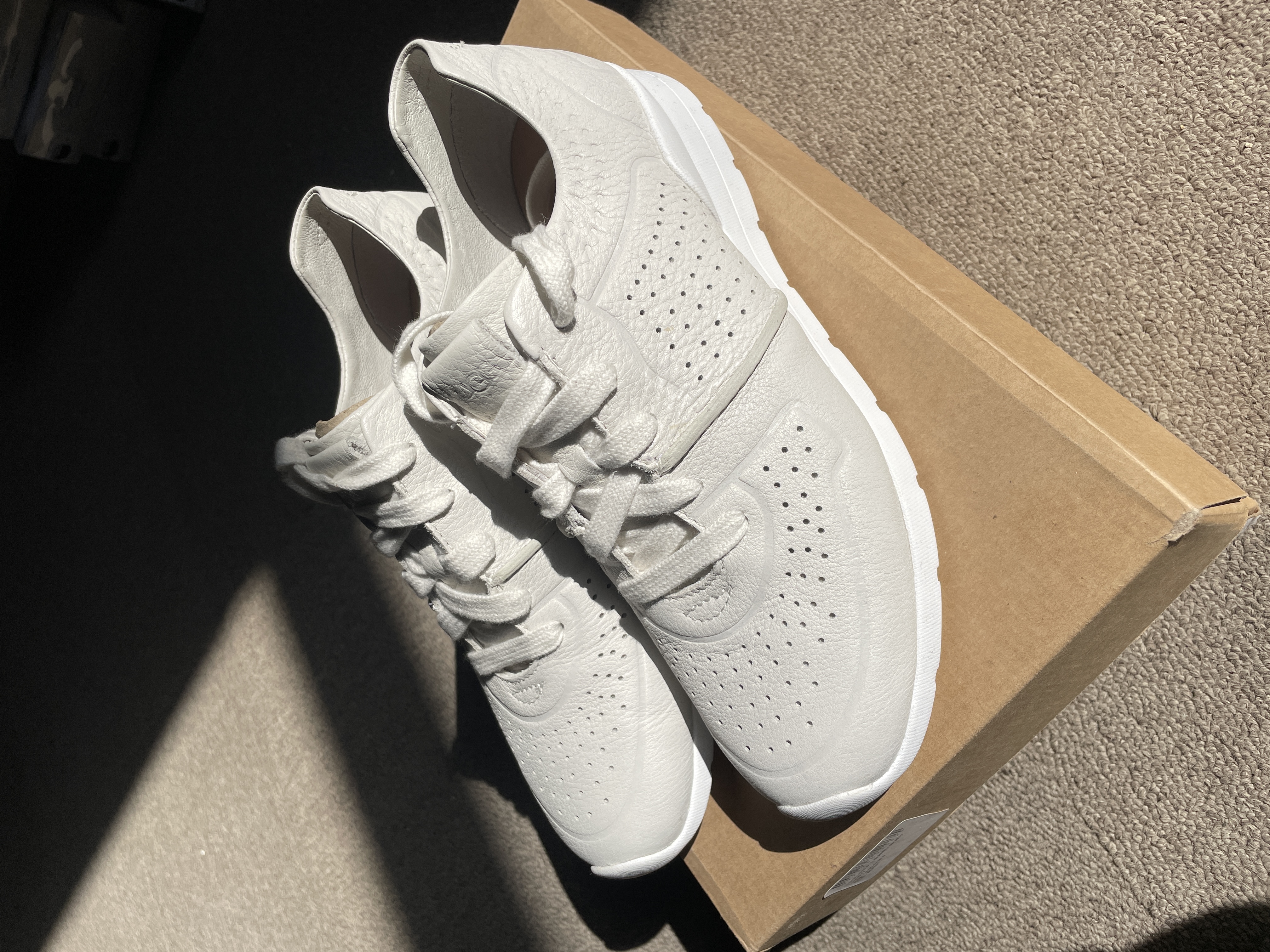 【超惠秒】UGG 女士 软质真皮轻便舒适运动休闲鞋 11345