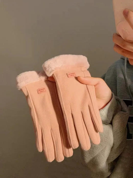 🌈//【凯速加绒触屏保暖手套】秋冬寒风凛冽，你是否也为寻找一双温暖的手套而苦恼？ 🔸别急！我找到了 🔸让你在寒冷的季节里，同时保持双手温暖和自由操作手机，简直暖心又实用！ 商品图5