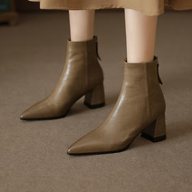 【预售5天】复古压花羊皮马丁靴女粗跟真皮短靴女尖头高跟皮靴软皮骑士靴单靴LG&2376-11