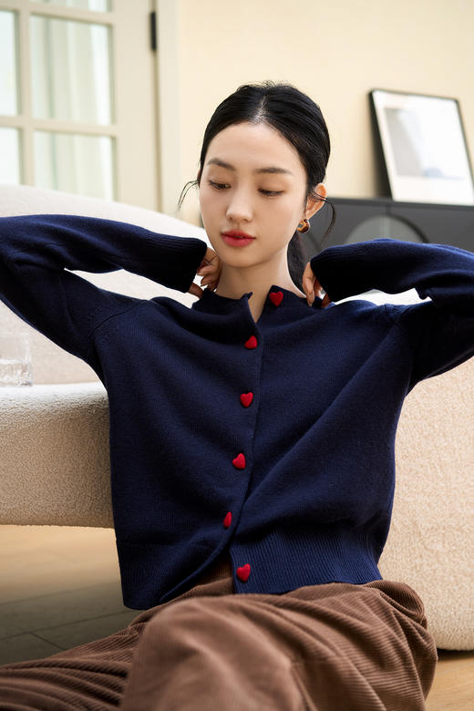 独家溯源团❗南油高定❗客定【100%羊毛爱心开衫】⁠又软又轻✅气质时髦、⁢百变搭配，‭时尚显气质 商品图3