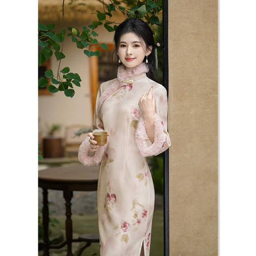 2024冬季新款丝绒加厚加绒时尚改良年轻少女款长款倒大袖旗袍SYK35652 商品图0