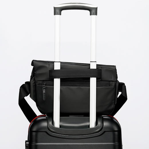 「高颜值！磁吸设计」男士斜挎包磁吸扣胸包 男款邮差包男骑行机车背包运动男生单肩包潮箱包 商品图2