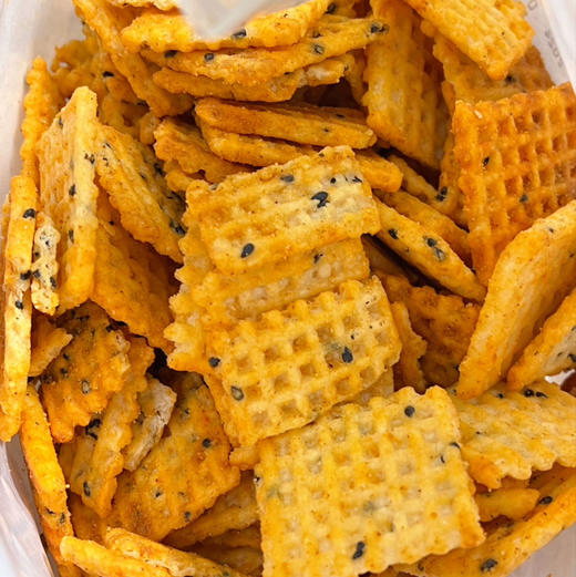 排队排到12个小时的锅巴到底什么味？
这是一款神奇的锅巴！
🔥火遍小红书 代购圈 
莫名其妙把锅巴卖成了爆款😂
真的很香很好吃！ 商品图1