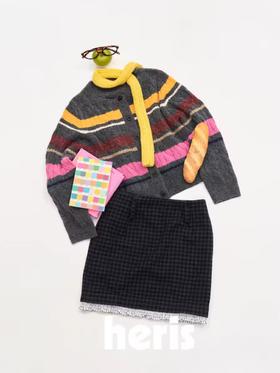 heris/H44108/藏蓝预科生格纹 拼接花边下摆短裙