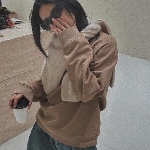 【顺丰包邮】00729 洛诗琳松弛随性落肩宽松圆领减龄卫衣女95164 商品图3