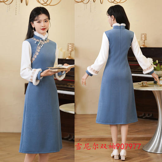 2024冬季新款年轻时尚改良新中式长款A版雪尼尔双袖旗袍SYK907977 商品图1