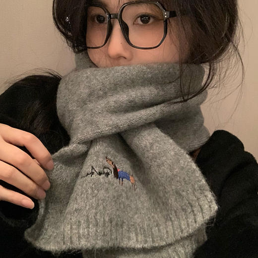 鹿鹿推荐 • 超暖和！秋冬仿羊绒小狗刺绣针织纯色围巾 商品图3