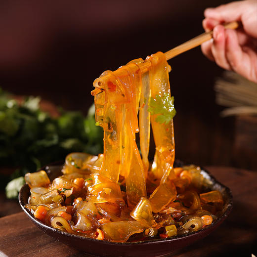 好吃 纯正 无添加 红薯粉条，有宽粉和细粉两种，煮火锅、煮汤、炒菜， 想怎么吃都满足你！ 商品图0