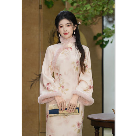 2024冬季新款丝绒加厚加绒时尚改良年轻少女款长款倒大袖旗袍SYK35652 商品图2