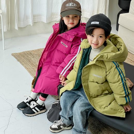 【秋冬保暖 |吾家儿童加厚中长款棉服】面料舒适亲肤，整体做工精细，配色百搭，连帽设计延长颈部线条，保暖抗风，版型简约洋气，无论搭配牛仔裤还是打底裤都很奈斯 商品图3