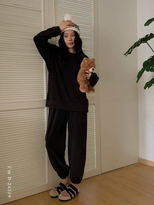 【慵懒自洽 暖意相拥】秋冬加密400g双面绒考拉摇粒绒家居服套装 休闲简约长袖睡衣两件套 轻盈温暖无负重 商品图3