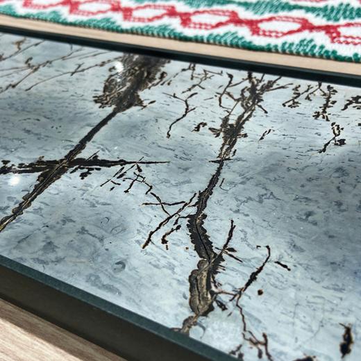 【样品清仓4折，仅1件，无原包装】锦绣长形国画石干泡盘（43*17*1.5cm） 商品图3