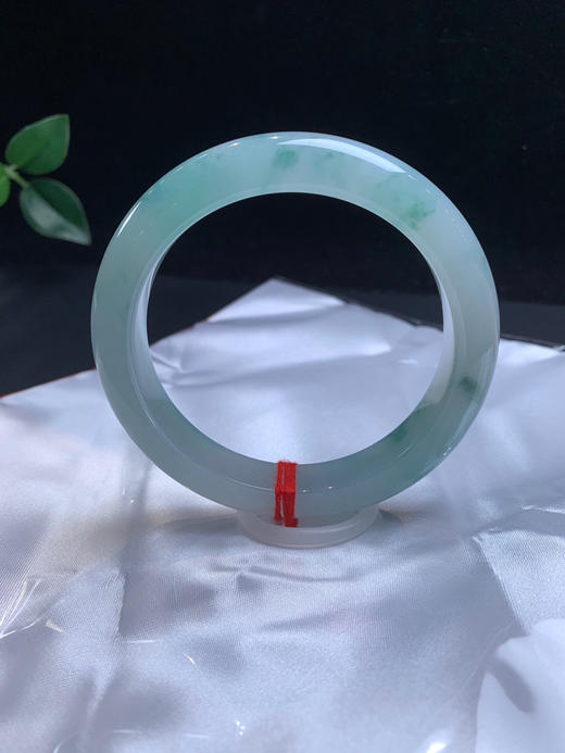 611698，61.5冰飘花正圈手镯，13-8.3mm，冰冰透透的很难得的大圈口 商品图0