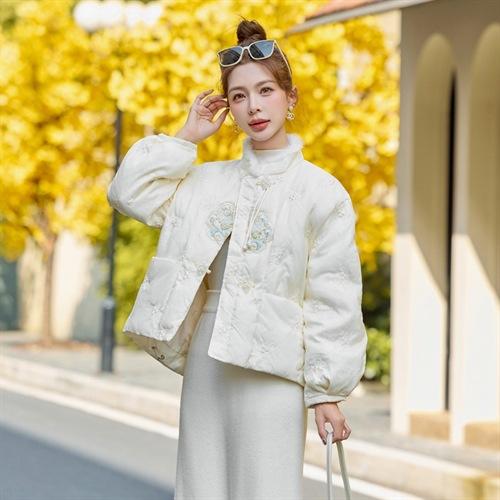 2024新款冬装新中式刺绣盘扣羽绒服白鸭绒拼水貂毛YJLY6836 商品图3