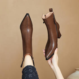 【预售5天】法式真皮金属尖头粗跟短靴女秋冬显瘦高跟马丁靴侧拉链短筒瘦瘦靴LD&6984