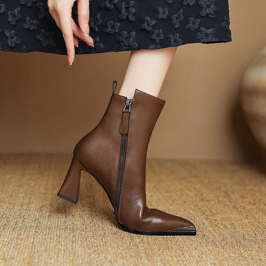 【预售5天】法式真皮金属尖头粗跟短靴女秋冬显瘦高跟马丁靴侧拉链短筒瘦瘦靴LD&6984 商品图2