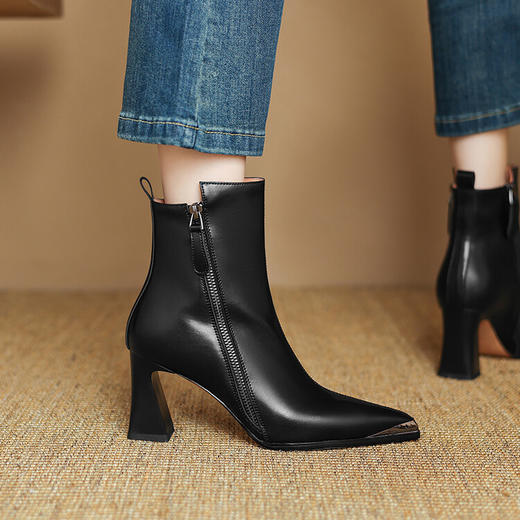 【预售5天】法式真皮金属尖头粗跟短靴女秋冬显瘦高跟马丁靴侧拉链短筒瘦瘦靴LD&6984 商品图3