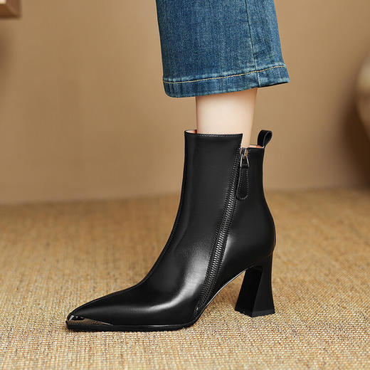 【预售5天】法式真皮金属尖头粗跟短靴女秋冬显瘦高跟马丁靴侧拉链短筒瘦瘦靴LD&6984 商品图1