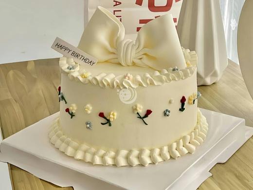 『复古蝴蝶结』翻糖女神蛋糕 商品图0