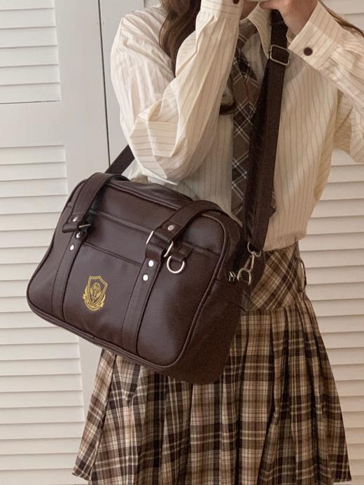 【新款上架，精致复古设计】日系女生PU皮 复古新款学院风 大容量JK制服公文包 时尚单肩斜跨包-QQ 商品图2