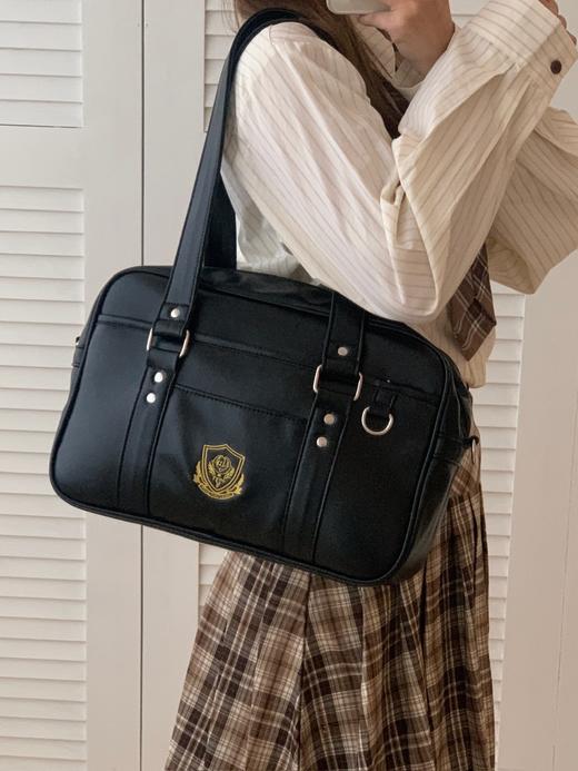 【新款上架，精致复古设计】日系女生PU皮 复古新款学院风 大容量JK制服公文包 时尚单肩斜跨包-QQ 商品图4