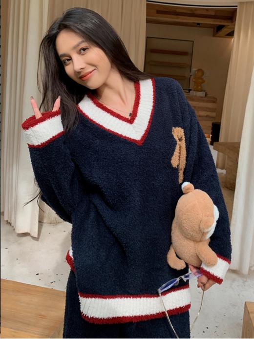 ✨【白鹿同款半边绒小熊家居服】🔥慵懒却又可爱的两件套睡衣，🌻身上主打慵懒甜美风~ ⚡减龄的V领+甜美可爱的小熊，💯清新甜美减龄~  商品图4