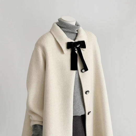 【冬日千金感】2024新款精致时尚斗篷白色卓雅风蝴蝶结小个子毛呢大衣 商品图2