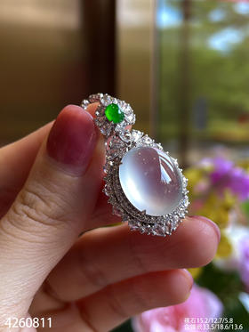 4260811，蛋面吊坠。具体价格微信咨询