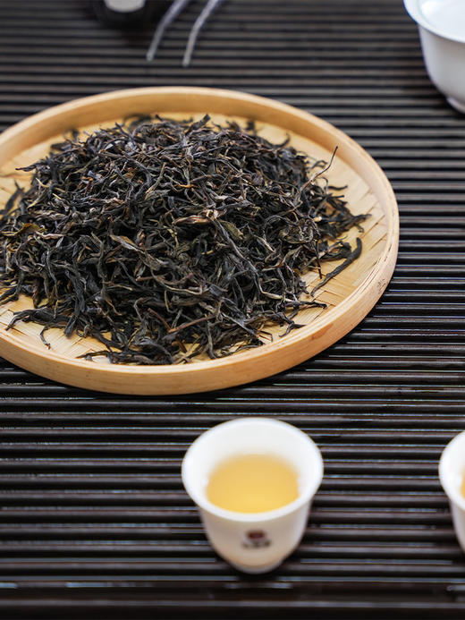 新品上新【困鹿山散茶】2020年头春困鹿山古茶园核心茶地大古树鲜叶，26号茶农李应芝家大古树茶，250克/罐 拍5罐发6罐 商品图9