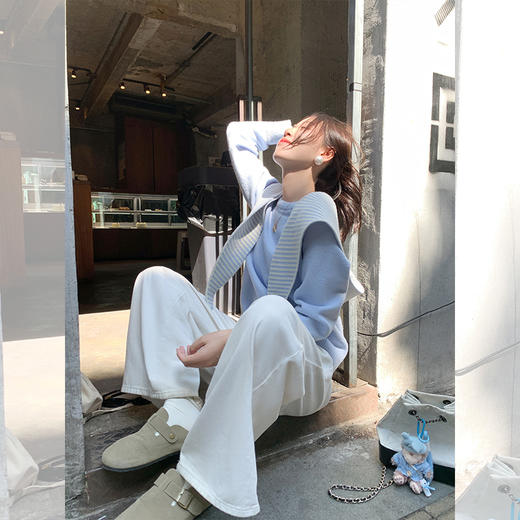 <曾小咸推荐>蓝色软糯宽松圆领毛衣条纹披肩 商品图2