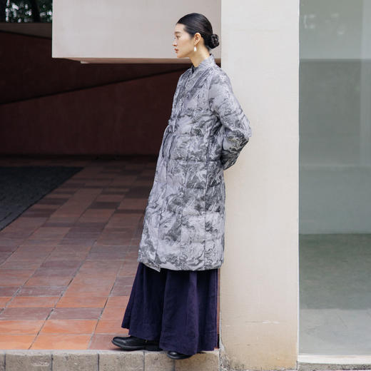 绽放旅行女装869朵/95白鹅绒冬季新中式水墨提花中长款国风羽绒服 商品图1