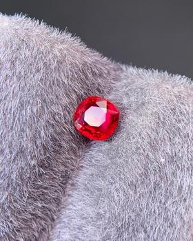 1.04ct刻面红宝石裸石