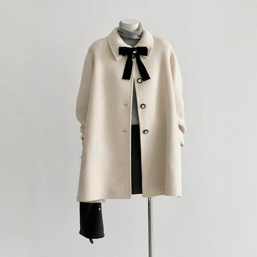 【冬日千金感】2024新款精致时尚斗篷白色卓雅风蝴蝶结小个子毛呢大衣 商品图1
