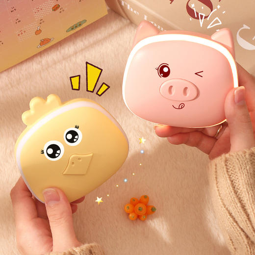 【萌宠在手，心安如镜】萌趣可爱“小仙女”暖手宝，一个化妆镜，一个暖手宝。补光明亮，加热保暖。三款造型可选，小巧便携，随时随地，温暖你的冬日！ 商品图3