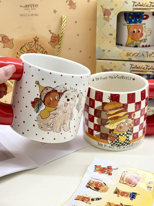 【送礼首选】礼盒包装现货，速抢，超萌原创插画星星人系列陶瓷马克杯550ml超大容量，15款大家族集齐了，原创设计正版授权❗可代写贺卡下单备注~ 附赠星星人插画贴纸，治愈可爱 商品图1