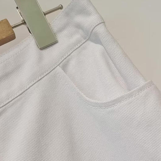 VIVIAN LIU薇薇安刘R2444005初秋女装新款时尚前中系扣直筒半裙 商品图3