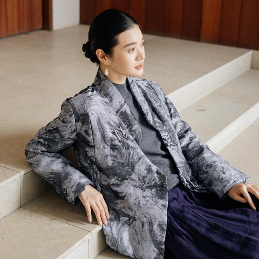 绽放旅行女装866朵/95白鹅绒冬季新中式水墨提花鹅绒短款羽绒服 商品图1