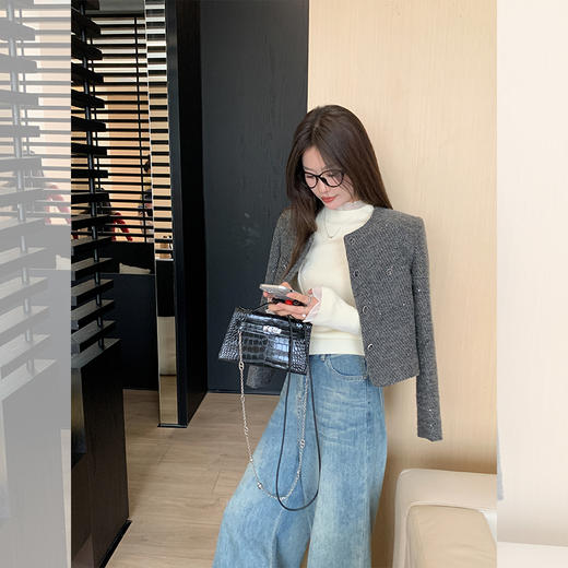 <曾小咸推荐>新品现货秒杀！卖完下架不再补 ！圆领短款小香风外套 日常259.99/件 立减120 秒杀139.99/件！！米杏色打底立减90 秒杀79.99！蕾丝打底秒杀59.99！！ 商品图3