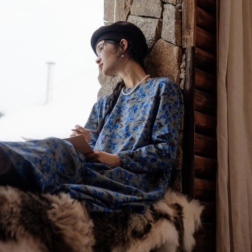 绽放旅行女装852朵/冬季加厚亚麻棉原创印花圆领A字大摆连衣裙 商品图0