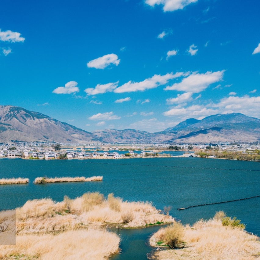 云南避暑 | 丽江古城区爱这山酒店旅居套餐，￥899起/单人6晚，2人起订，松弛暖阳慢生活，旅居丽江，把生活过成诗