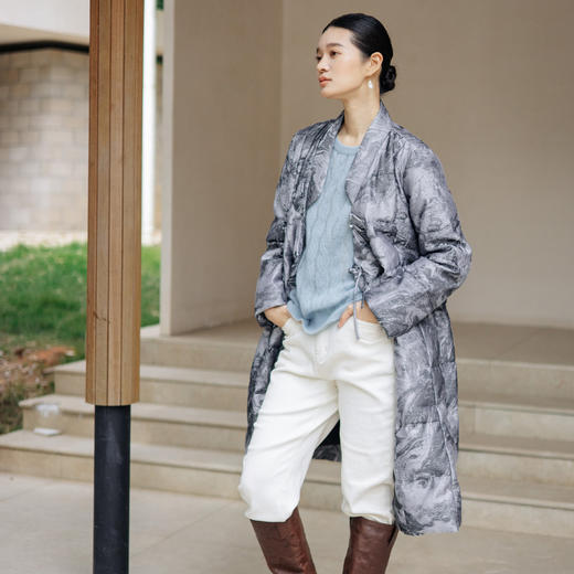 绽放旅行女装869朵/95白鹅绒冬季新中式水墨提花中长款国风羽绒服 商品图2