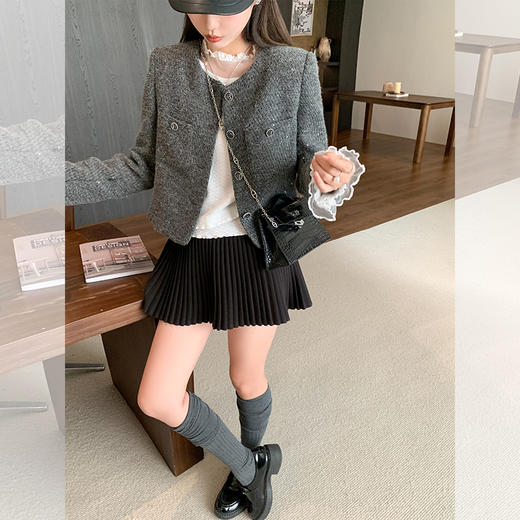 <曾小咸推荐>新品现货秒杀！卖完下架不再补 ！圆领短款小香风外套 日常259.99/件 立减120 秒杀139.99/件！！米杏色打底立减90 秒杀79.99！蕾丝打底秒杀59.99！！ 商品图0