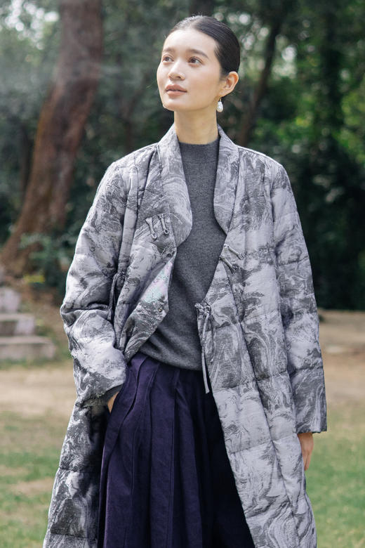 绽放旅行女装869朵/95白鹅绒冬季新中式水墨提花中长款国风羽绒服 商品图5