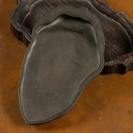 近代 “曾三”铭树叶形老坑端砚（楠木砚盒） 商品图4