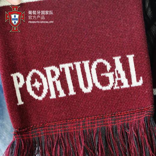 【官方正版】葡萄牙国 家队 | 复古拼色围巾足球迷队徽针织保暖 商品图3