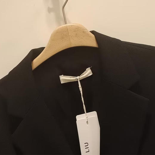 VIVIAN LIU R2413108梅春女装新款翻领双排一粒扣短款西装 商品图2