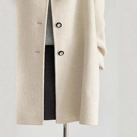 【冬日千金感】2024新款精致时尚斗篷白色卓雅风蝴蝶结小个子毛呢大衣 商品图3