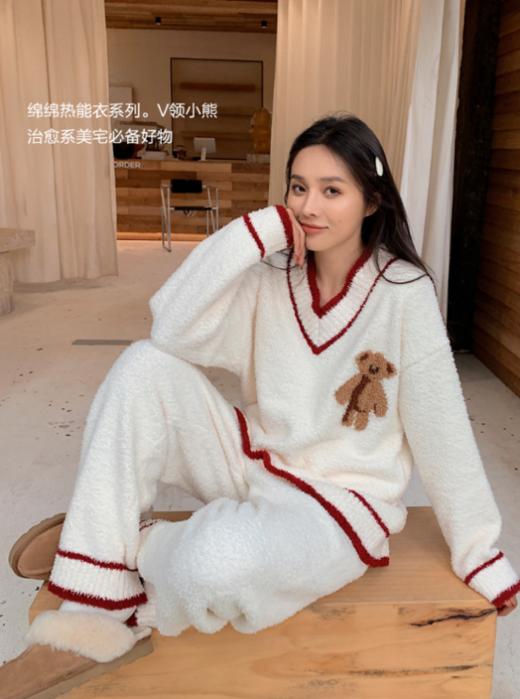 ✨【白鹿同款半边绒小熊家居服】🔥慵懒却又可爱的两件套睡衣，🌻身上主打慵懒甜美风~ ⚡减龄的V领+甜美可爱的小熊，💯清新甜美减龄~  商品图1
